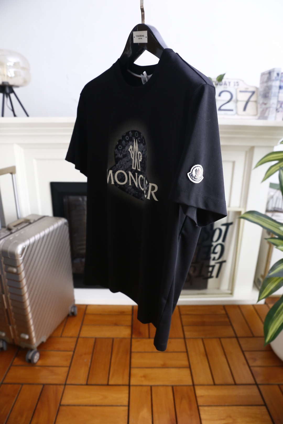 🔥蒙口.26夏季新品！MONCLER盟可睐男士圆领短袖T恤，延续品牌标志性设计语言，经典圆领搭配领口撞色