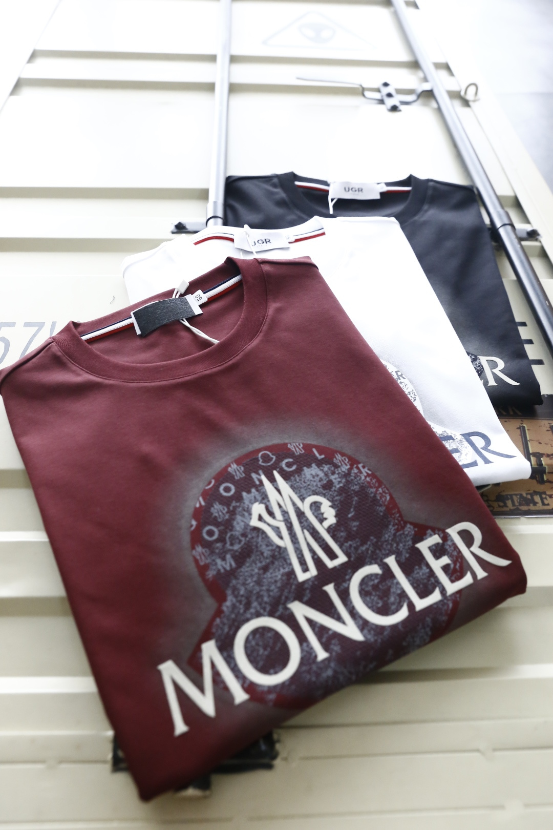 🔥蒙口.26夏季新品！MONCLER盟可睐男士圆领短袖T恤，延续品牌标志性设计语言，经典圆领搭配领口撞色