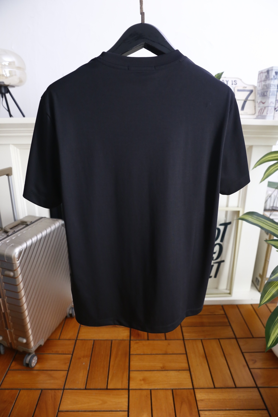 🔥蒙口.26夏季新品！MONCLER盟可睐男士圆领短袖T恤，延续品牌标志性设计语言，经典圆领搭配领口撞色