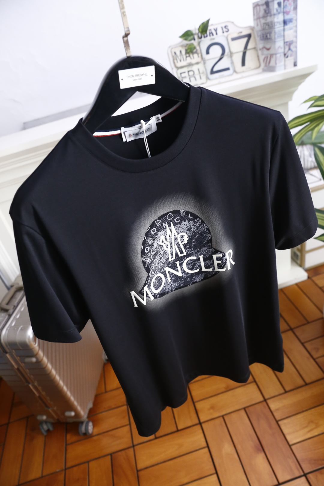 🔥蒙口.26夏季新品！MONCLER盟可睐男士圆领短袖T恤，延续品牌标志性设计语言，经典圆领搭配领口撞色