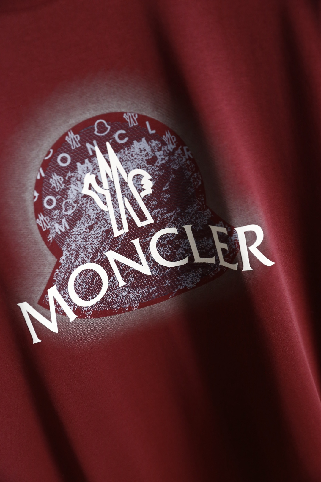 🔥蒙口.26夏季新品！MONCLER盟可睐男士圆领短袖T恤，延续品牌标志性设计语言，经典圆领搭配领口撞色