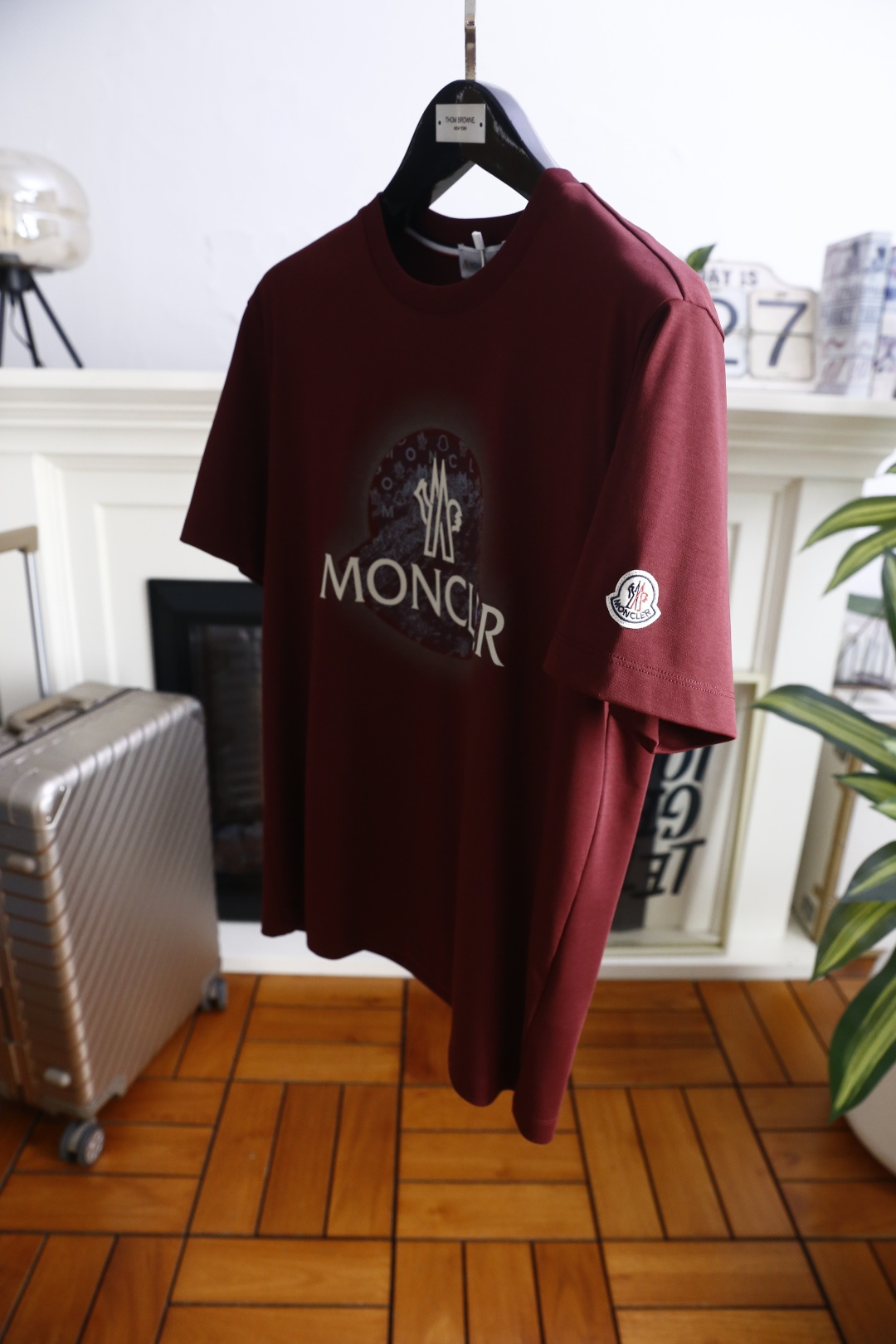 🔥蒙口.26夏季新品！MONCLER盟可睐男士圆领短袖T恤，延续品牌标志性设计语言，经典圆领搭配领口撞色