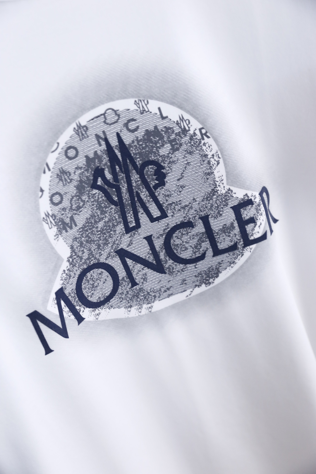 🔥蒙口.26夏季新品！MONCLER盟可睐男士圆领短袖T恤，延续品牌标志性设计语言，经典圆领搭配领口撞色