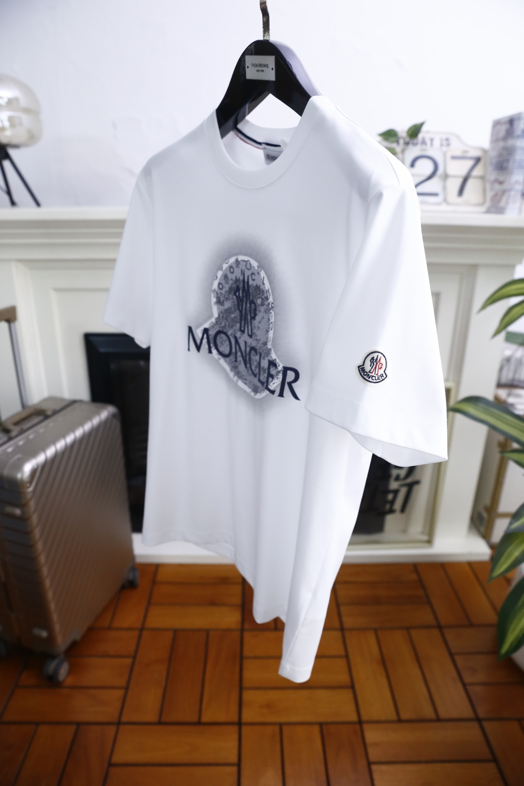 🔥蒙口.26夏季新品！MONCLER盟可睐男士圆领短袖T恤，延续品牌标志性设计语言，经典圆领搭配领口撞色