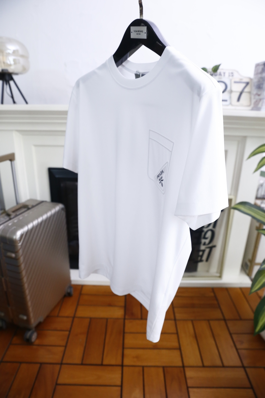 🔥PR*DA/普拉达.26夏季新品！时尚男士百搭圆领短袖T恤，延续品牌标志性极简美学，经典圆领剪裁适配多