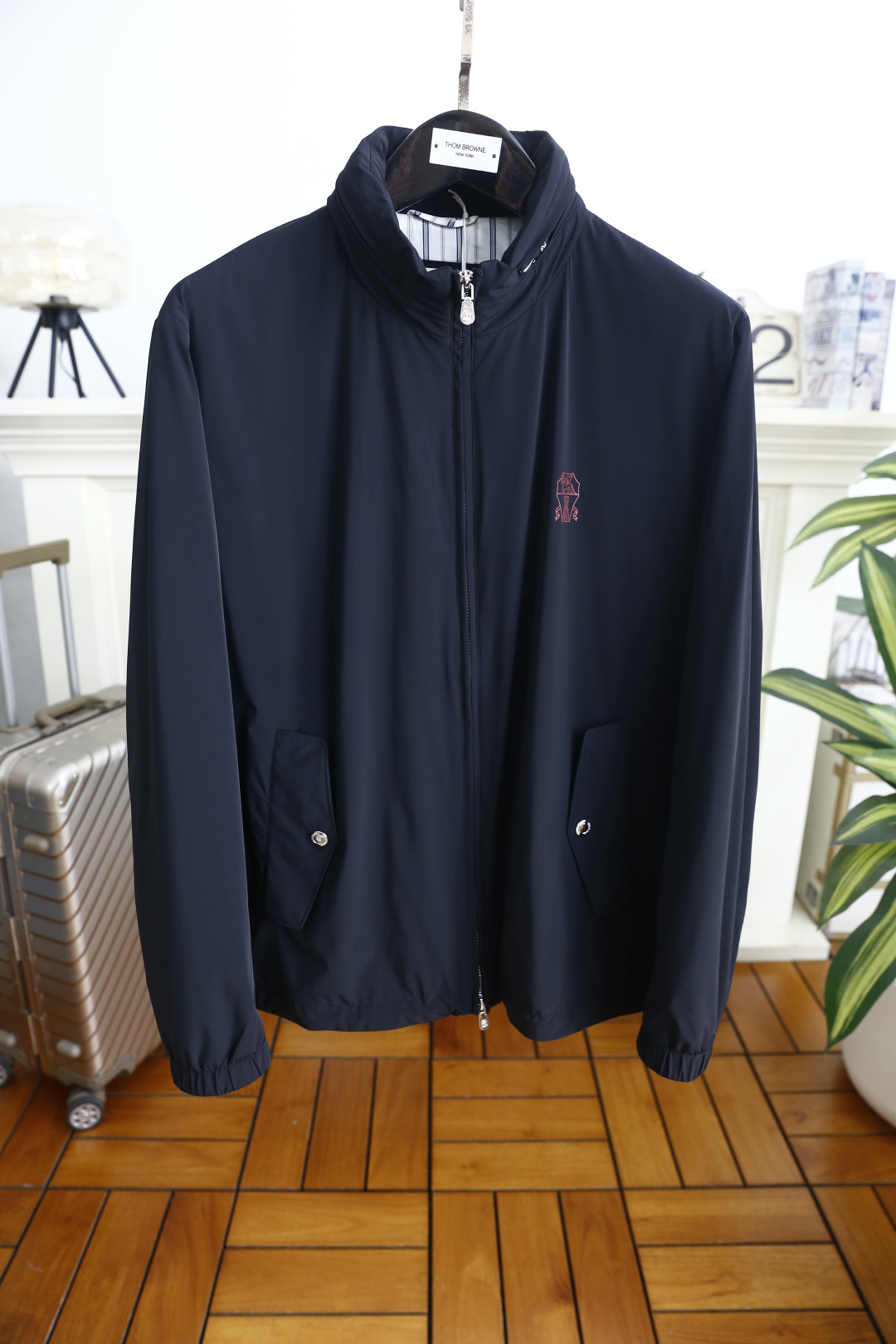 🔥bc.2026春季新品🆕时尚男士立领夹克以利落剪裁塑造干练版型，全拉链开合搭配领口可调节细节，兼顾实用