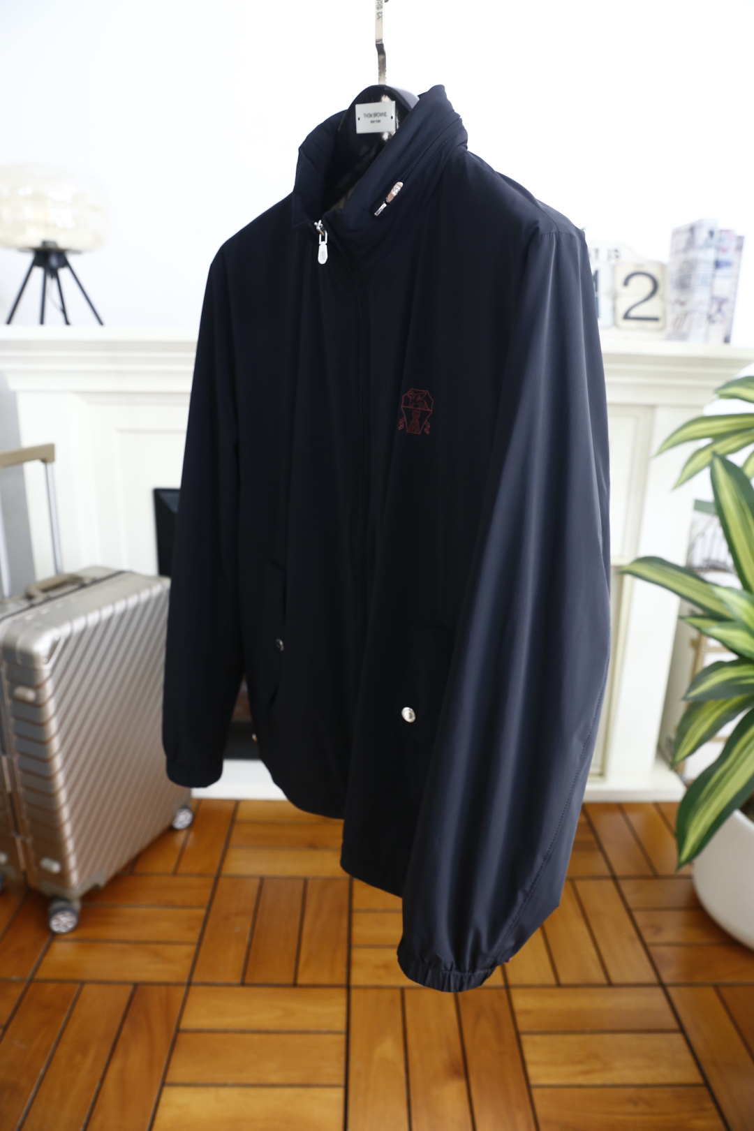 🔥bc.2026春季新品🆕时尚男士立领夹克以利落剪裁塑造干练版型，全拉链开合搭配领口可调节细节，兼顾实用
