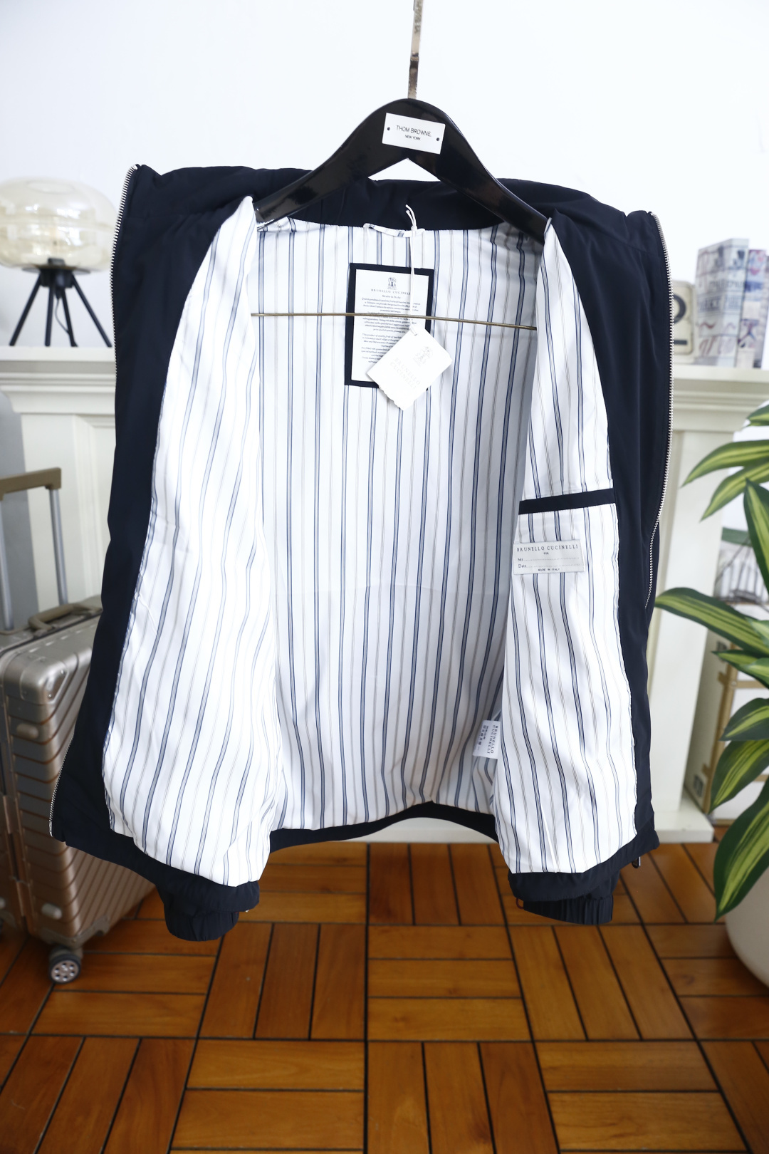 🔥bc.2026春季新品🆕时尚男士立领夹克以利落剪裁塑造干练版型，全拉链开合搭配领口可调节细节，兼顾实用