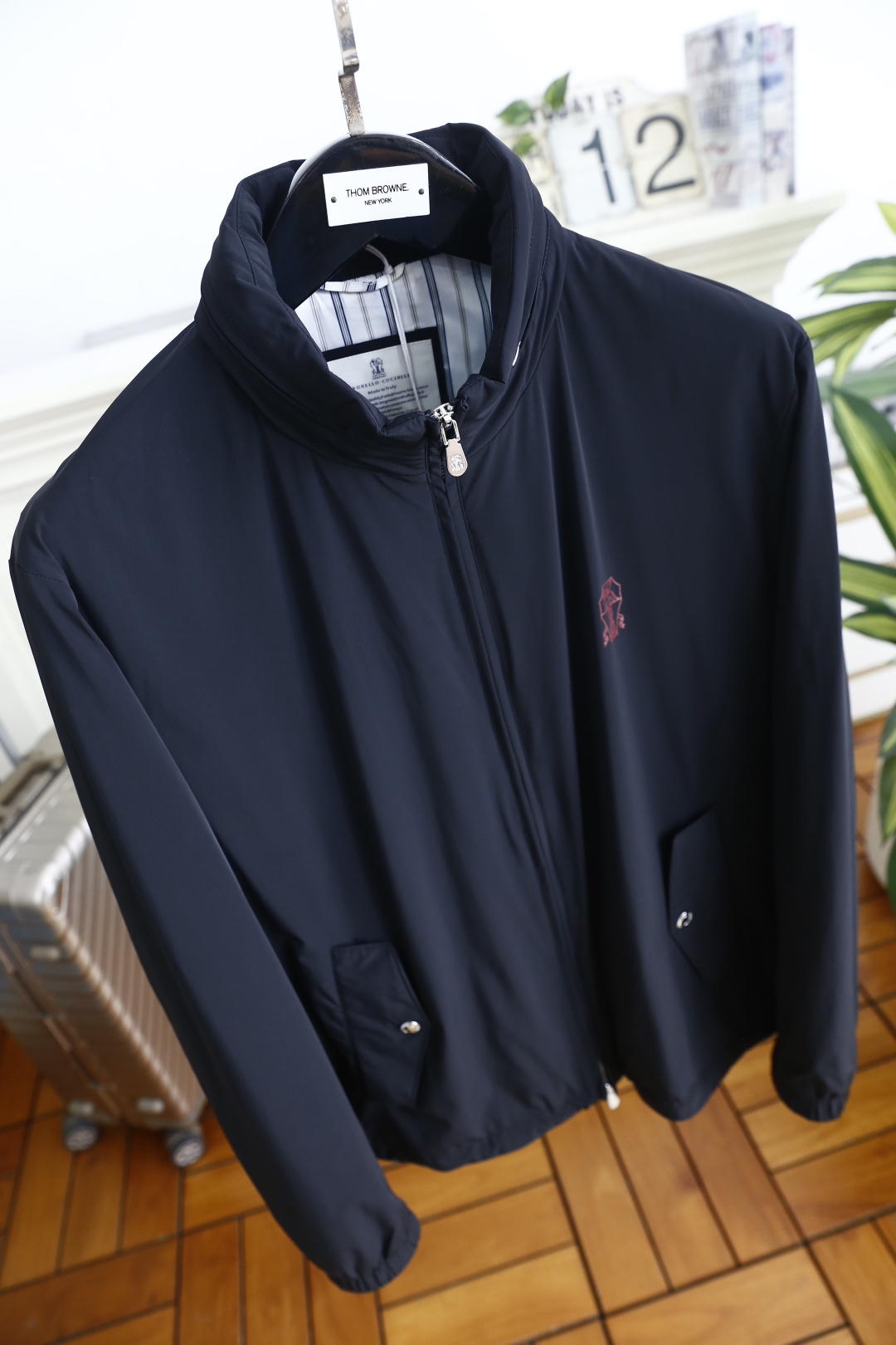 🔥bc.2026春季新品🆕时尚男士立领夹克以利落剪裁塑造干练版型，全拉链开合搭配领口可调节细节，兼顾实用
