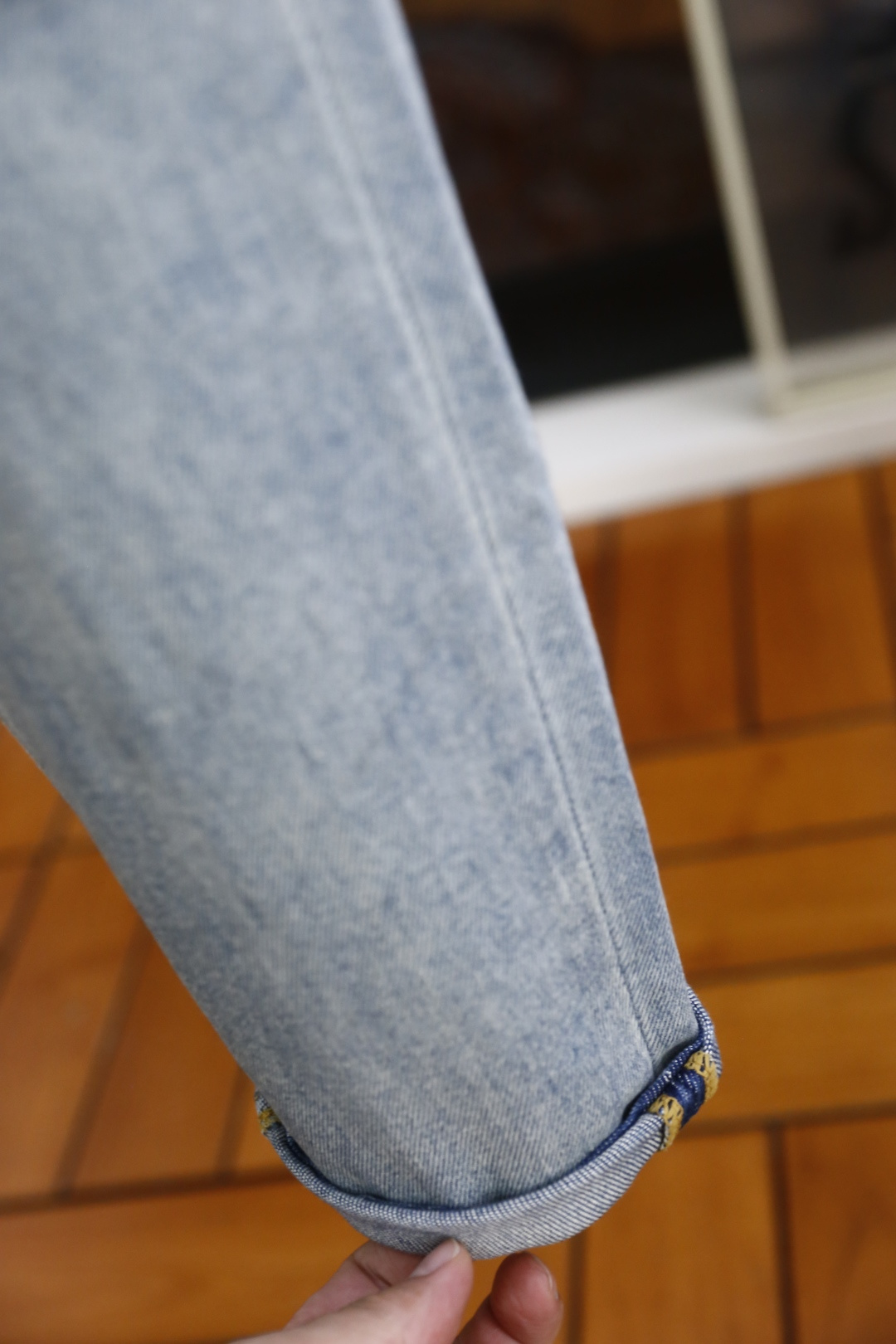 🔥爱马仕.26夏季新品！时尚男士百搭牛仔裤采用锥形剪裁，线条利落流畅，从大腿到裤脚自然收窄，修饰腿型的同