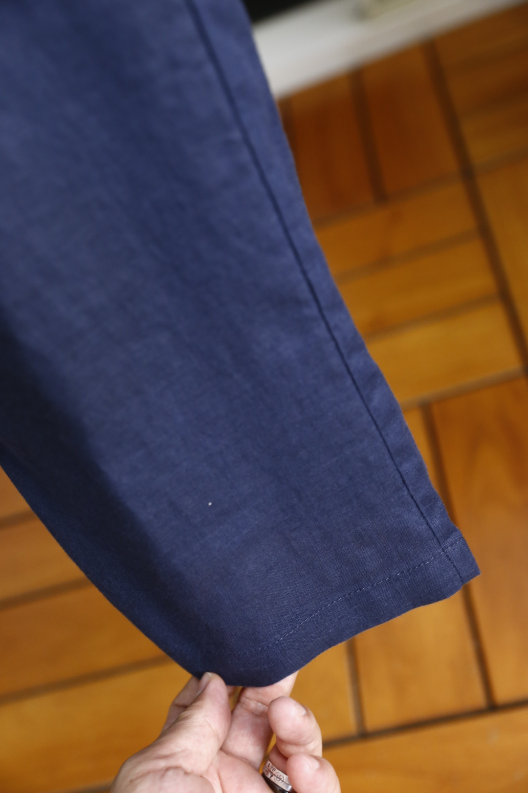 🔥loro Piana.26春夏新品！时尚男士薄款休闲长裤采用松紧腰搭配抽绳设计，穿脱便捷且能自由调节贴