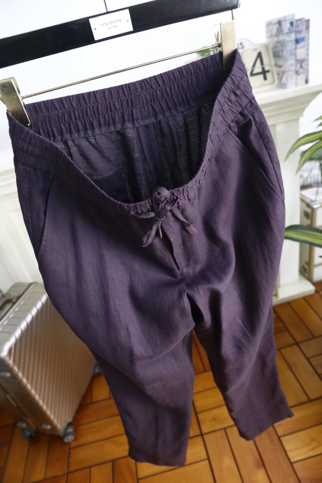 🔥loro Piana.26春夏新品！时尚男士薄款休闲长裤采用松紧腰搭配抽绳设计，穿脱便捷且能自由调节贴