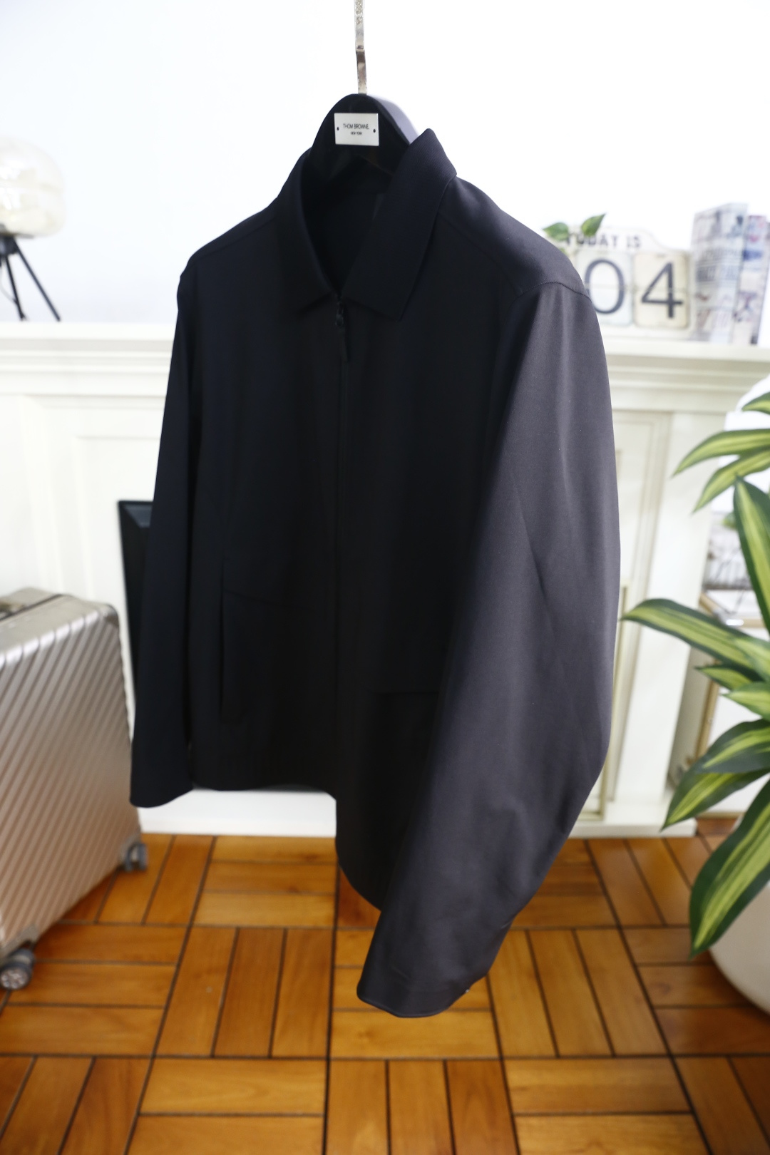 🔥loro Piana.26春夏新款🆕时尚男士百搭翻领夹克采用简约利落的剪裁设计，线条流畅自然，勾勒出利