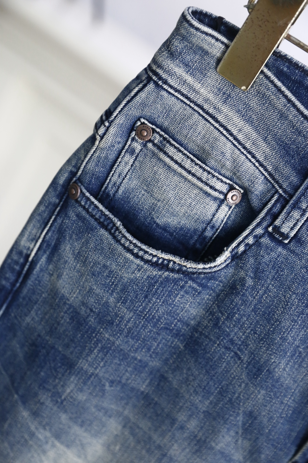 🔥loro Piana.26春夏新品！时尚男士原单品质男士牛仔裤，采用经典直筒微修身版型，搭配品牌皮标细