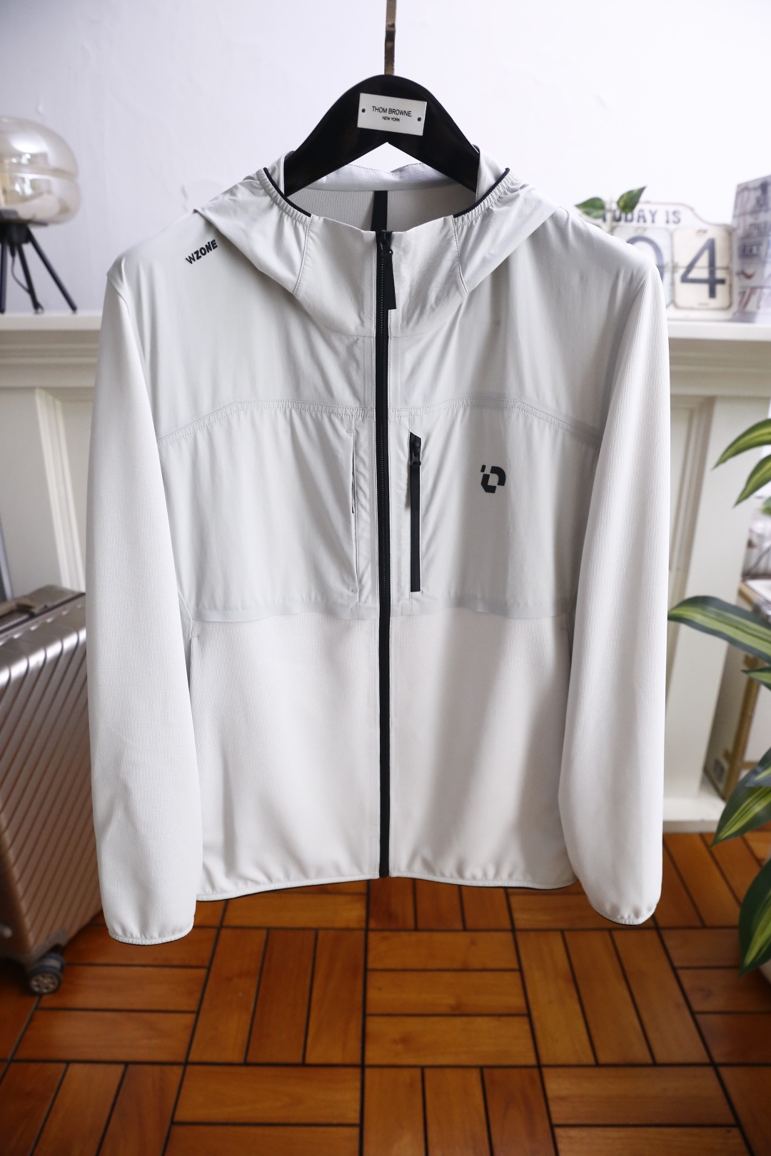 🔥杰尼亚.26春夏新品！时尚男士百搭薄款连帽外套👍简约利落的运动风剪裁，全拉链开合设计搭配多口袋布局，兼