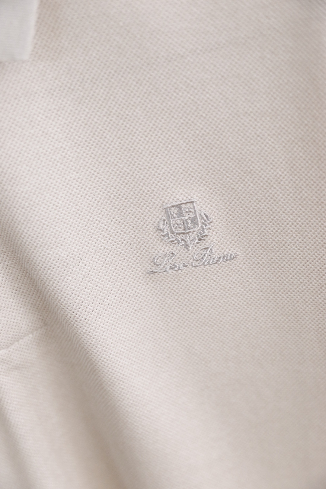 🔥loro Piana.26夏季新品！时尚男士潮流百搭翻领Polo衫👍采用丝光珠地起脚工艺👍左胸低调点缀
