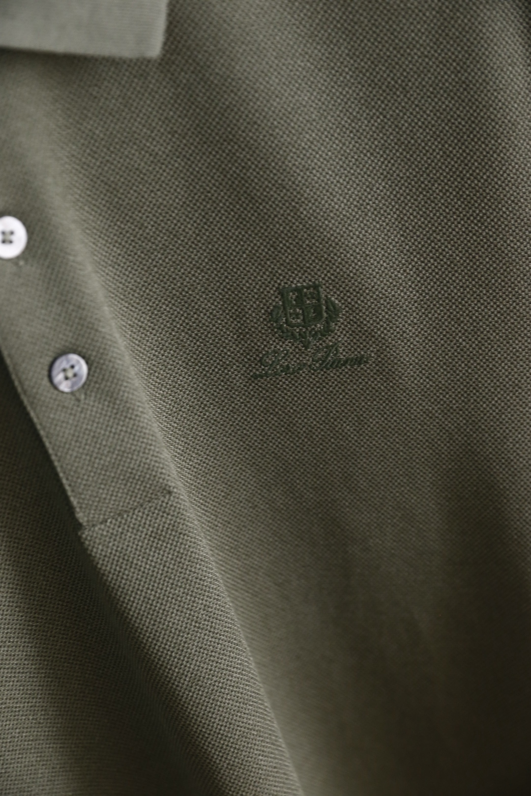 🔥loro Piana.26夏季新品！时尚男士潮流百搭翻领Polo衫👍采用丝光珠地起脚工艺👍左胸低调点缀