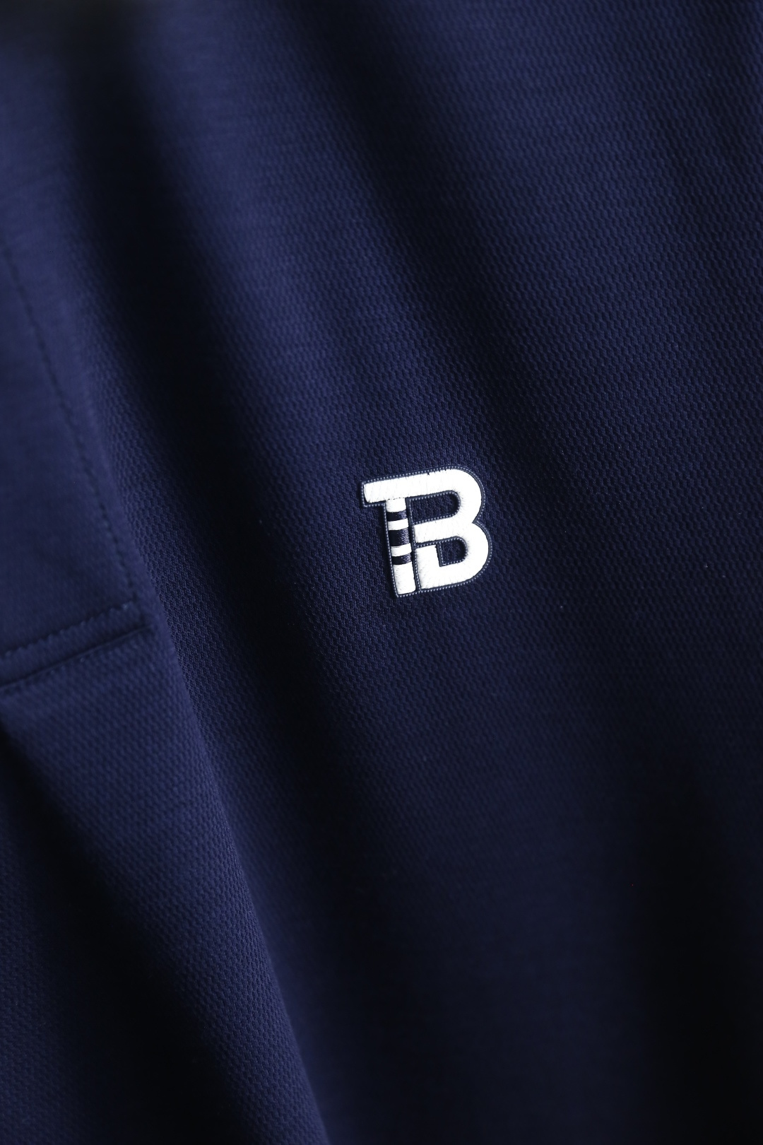 🔥汤姆布朗/TB.2026夏季新品！时尚男士经典百搭翻领Polo衫👍采用舒适透气液氨珠地棉面料，领口撞色