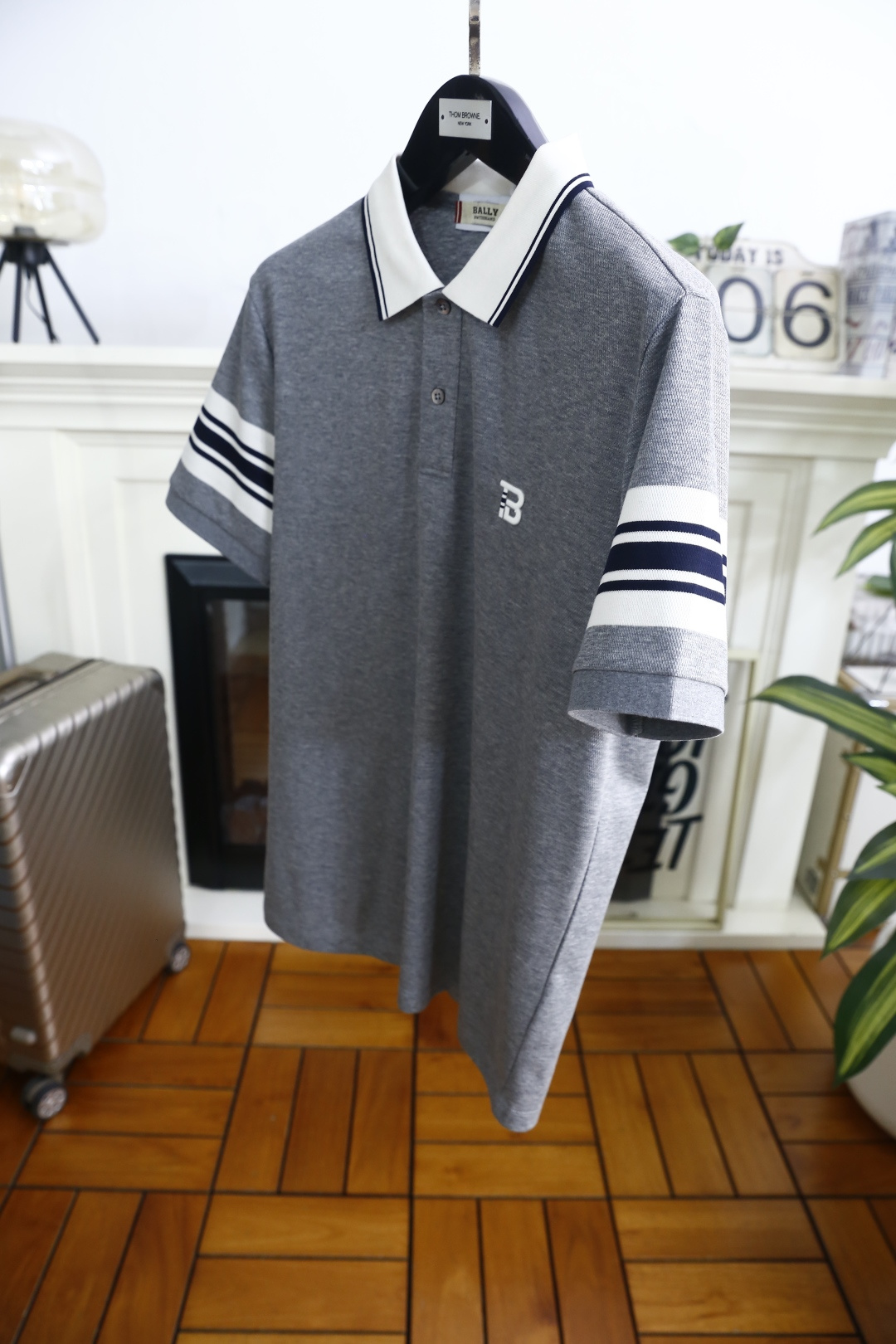 🔥汤姆布朗/TB.2026夏季新品！时尚男士经典百搭翻领Polo衫👍采用舒适透气液氨珠地棉面料，领口撞色