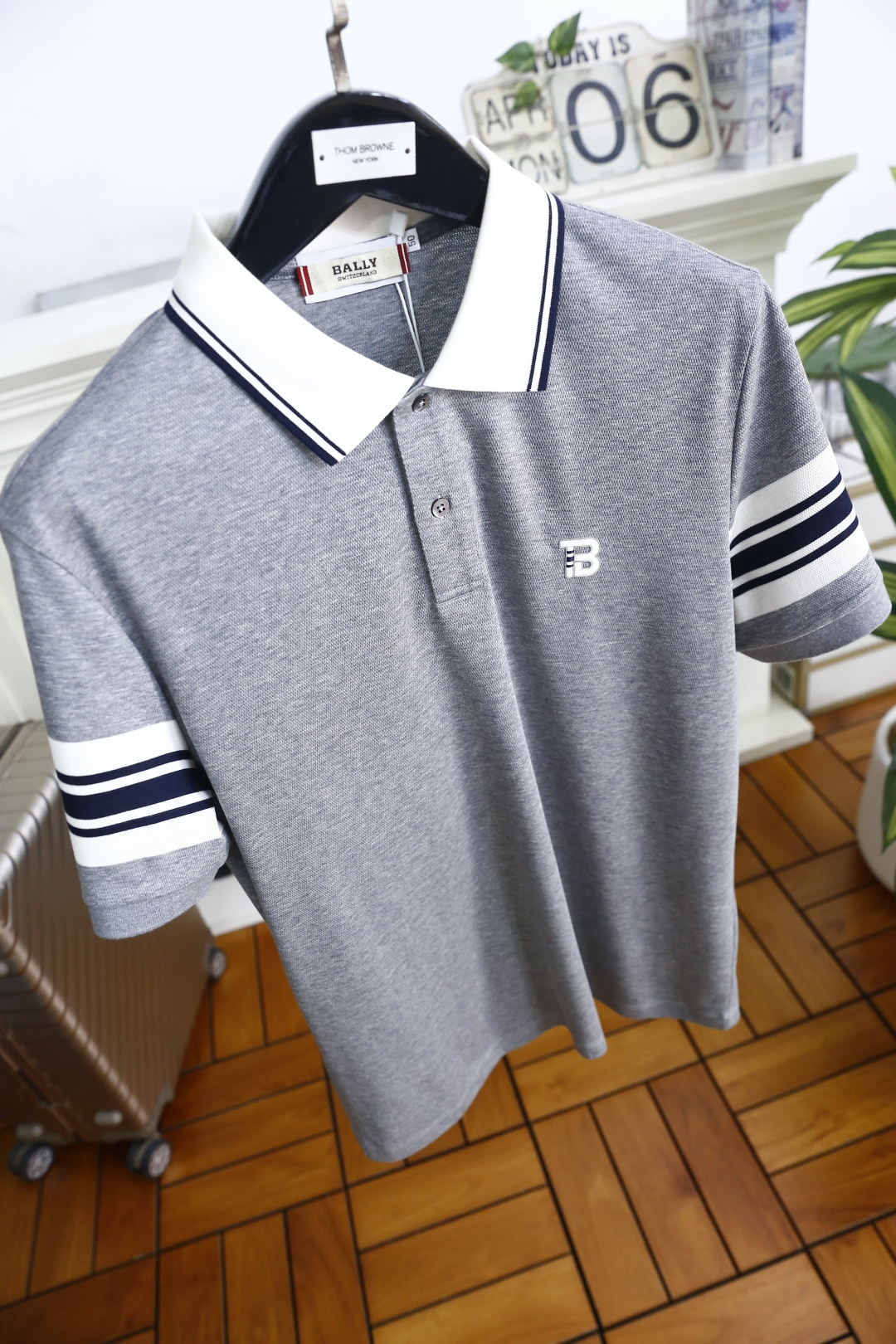 🔥汤姆布朗/TB.2026夏季新品！时尚男士经典百搭翻领Polo衫👍采用舒适透气液氨珠地棉面料，领口撞色