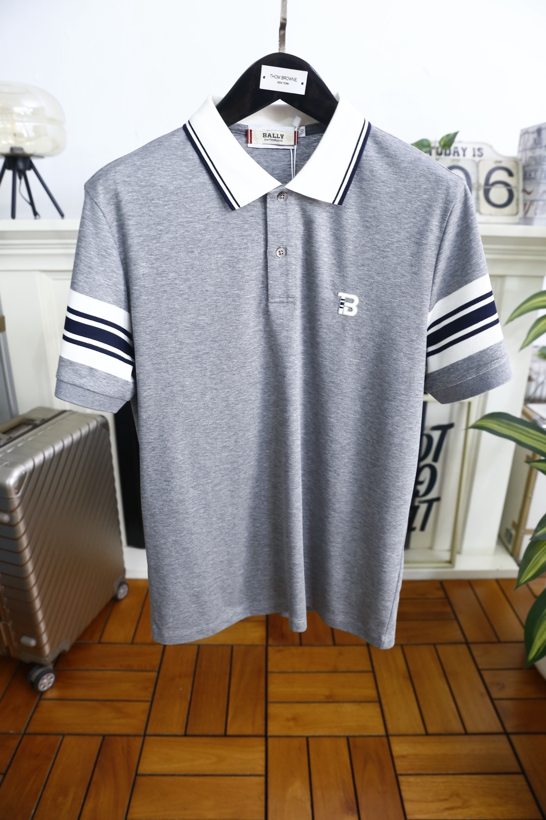 🔥汤姆布朗/TB.2026夏季新品！时尚男士经典百搭翻领Polo衫👍采用舒适透气液氨珠地棉面料，领口撞色