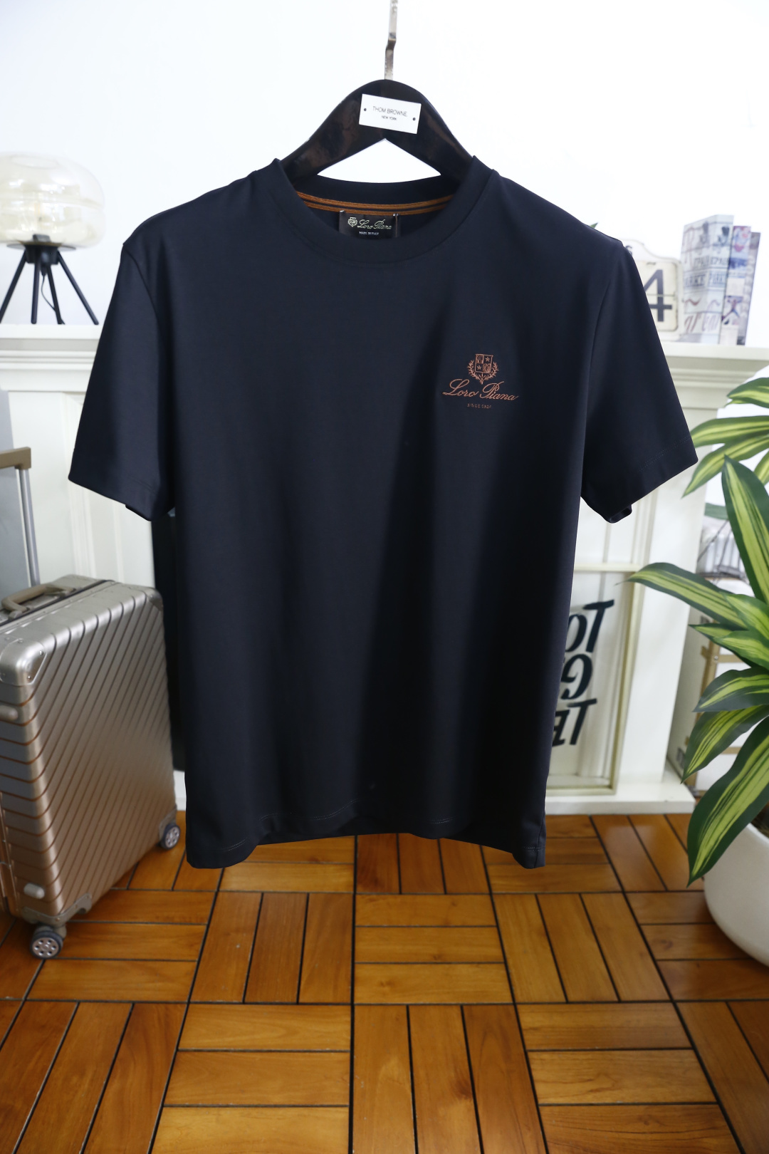 🔥loro Piana.2026春夏新品🆕时尚男士圆领T恤👍采用原单品质透气棉面料，触感柔软细腻，兼具良