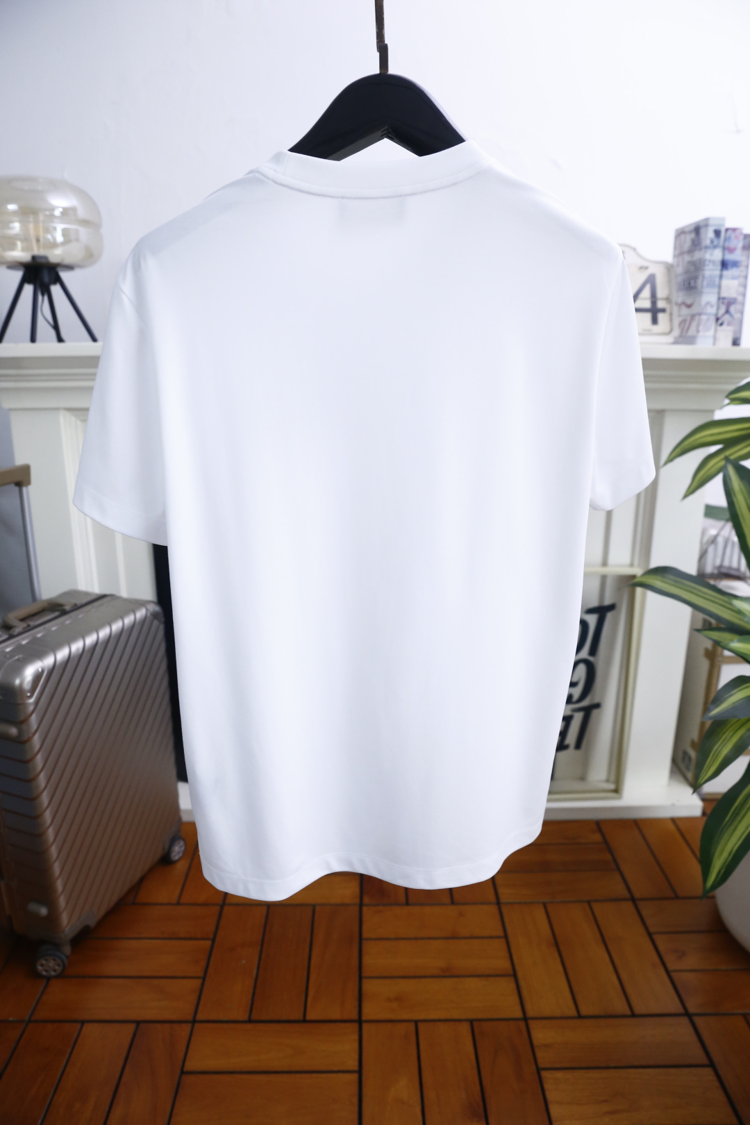 🔥loro Piana.2026春夏新品🆕时尚男士圆领T恤👍采用原单品质透气棉面料，触感柔软细腻，兼具良