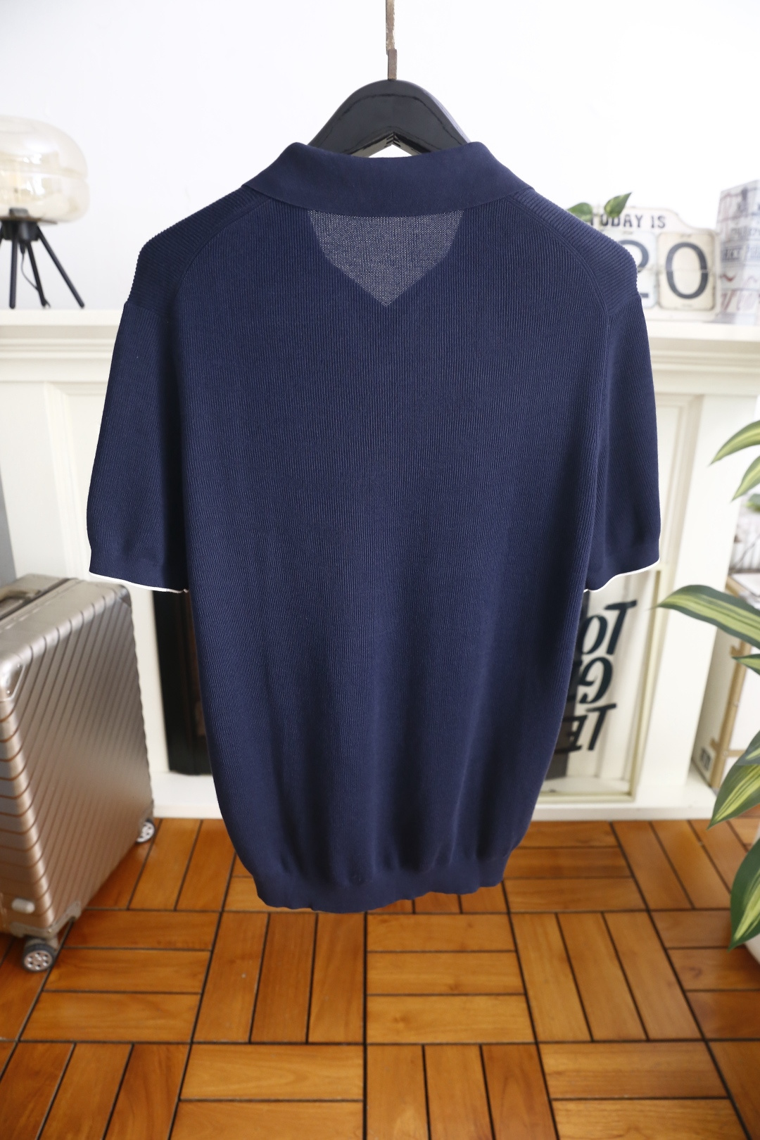 🔥Loro Piana.2026夏季新款🆕时尚男士短袖PoLo衫，采用经典翻领搭配V型开领设计，领口内侧