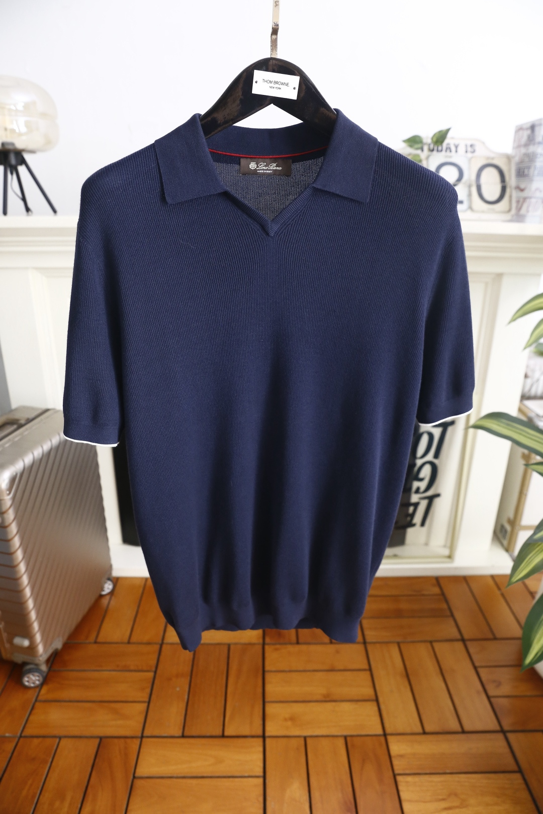 🔥Loro Piana.2026夏季新款🆕时尚男士短袖PoLo衫，采用经典翻领搭配V型开领设计，领口内侧