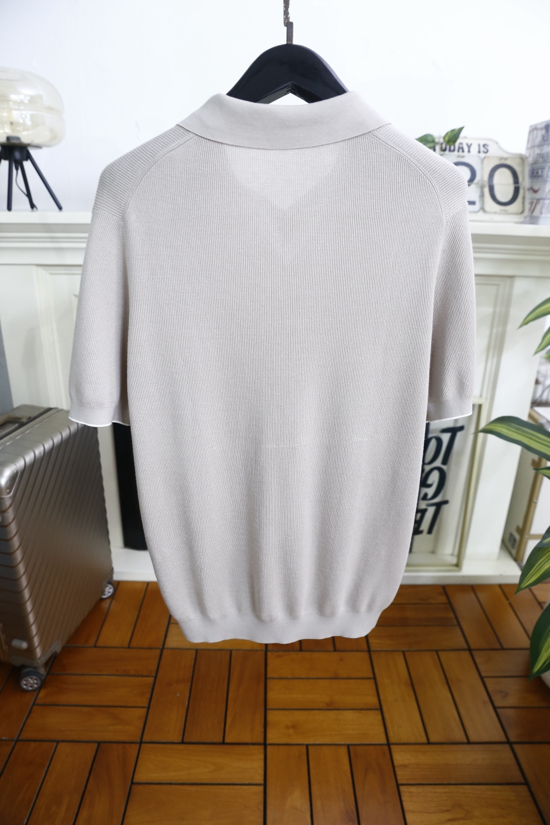 🔥Loro Piana.2026夏季新款🆕时尚男士短袖PoLo衫，采用经典翻领搭配V型开领设计，领口内侧