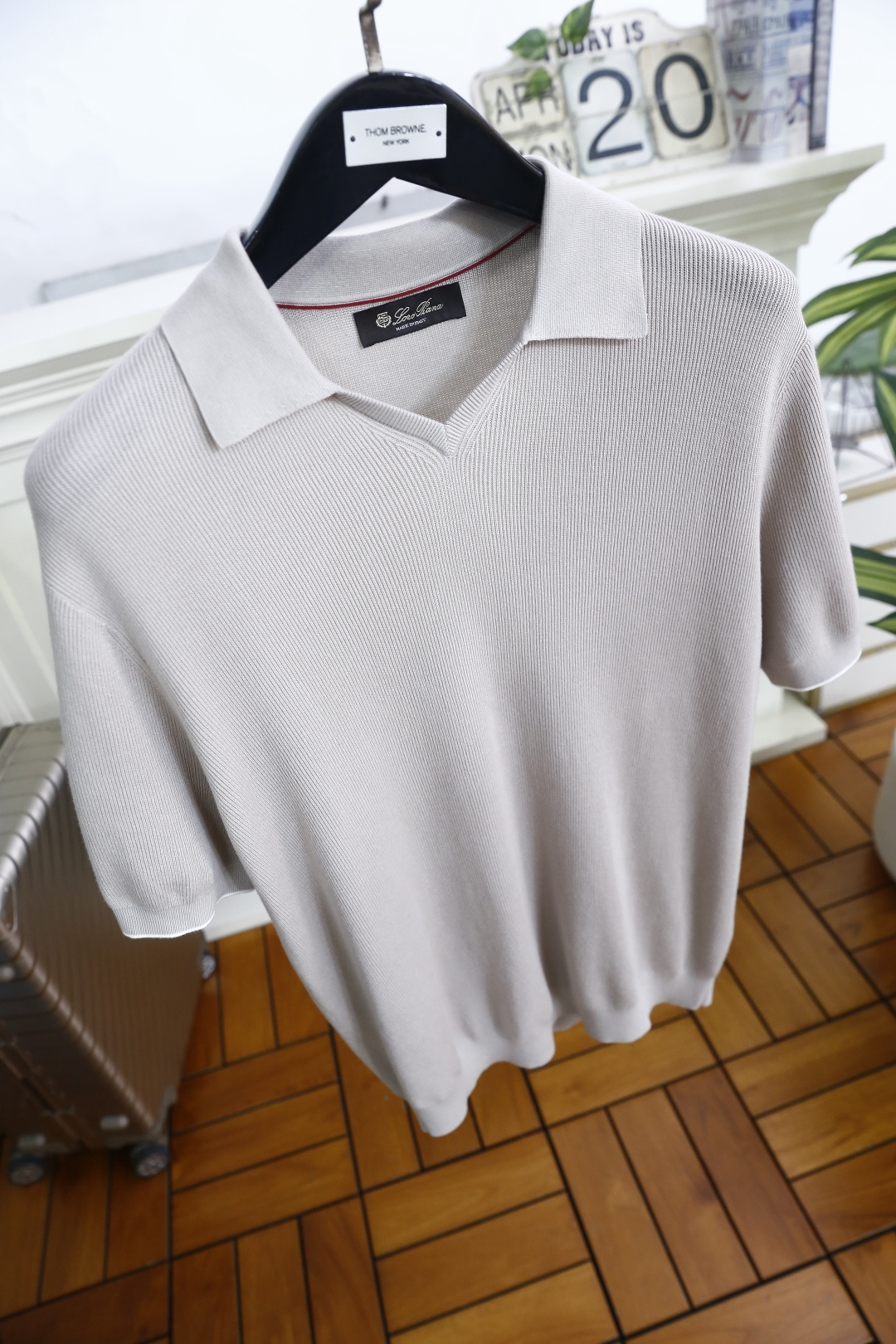 🔥Loro Piana.2026夏季新款🆕时尚男士短袖PoLo衫，采用经典翻领搭配V型开领设计，领口内侧