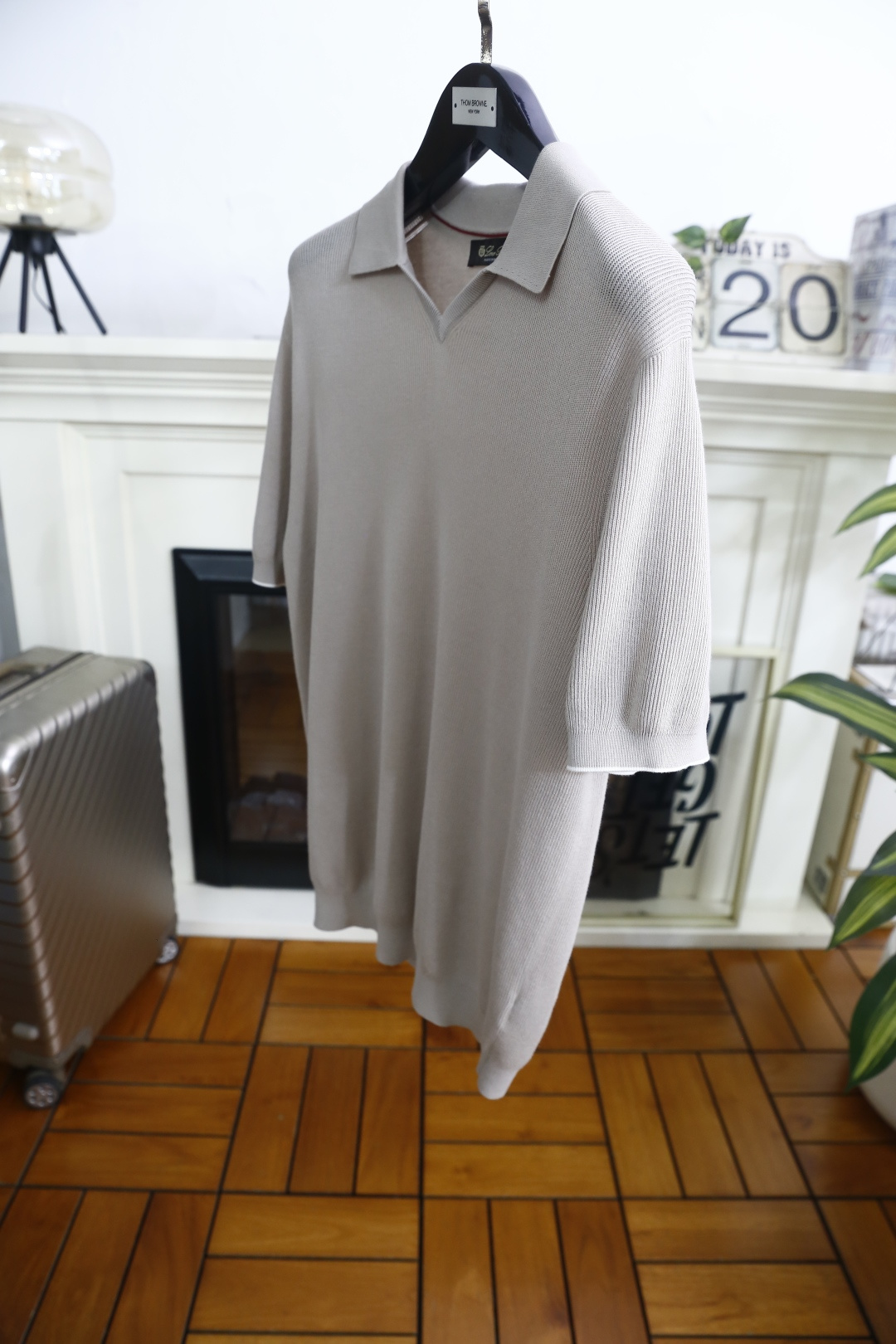 🔥Loro Piana.2026夏季新款🆕时尚男士短袖PoLo衫，采用经典翻领搭配V型开领设计，领口内侧