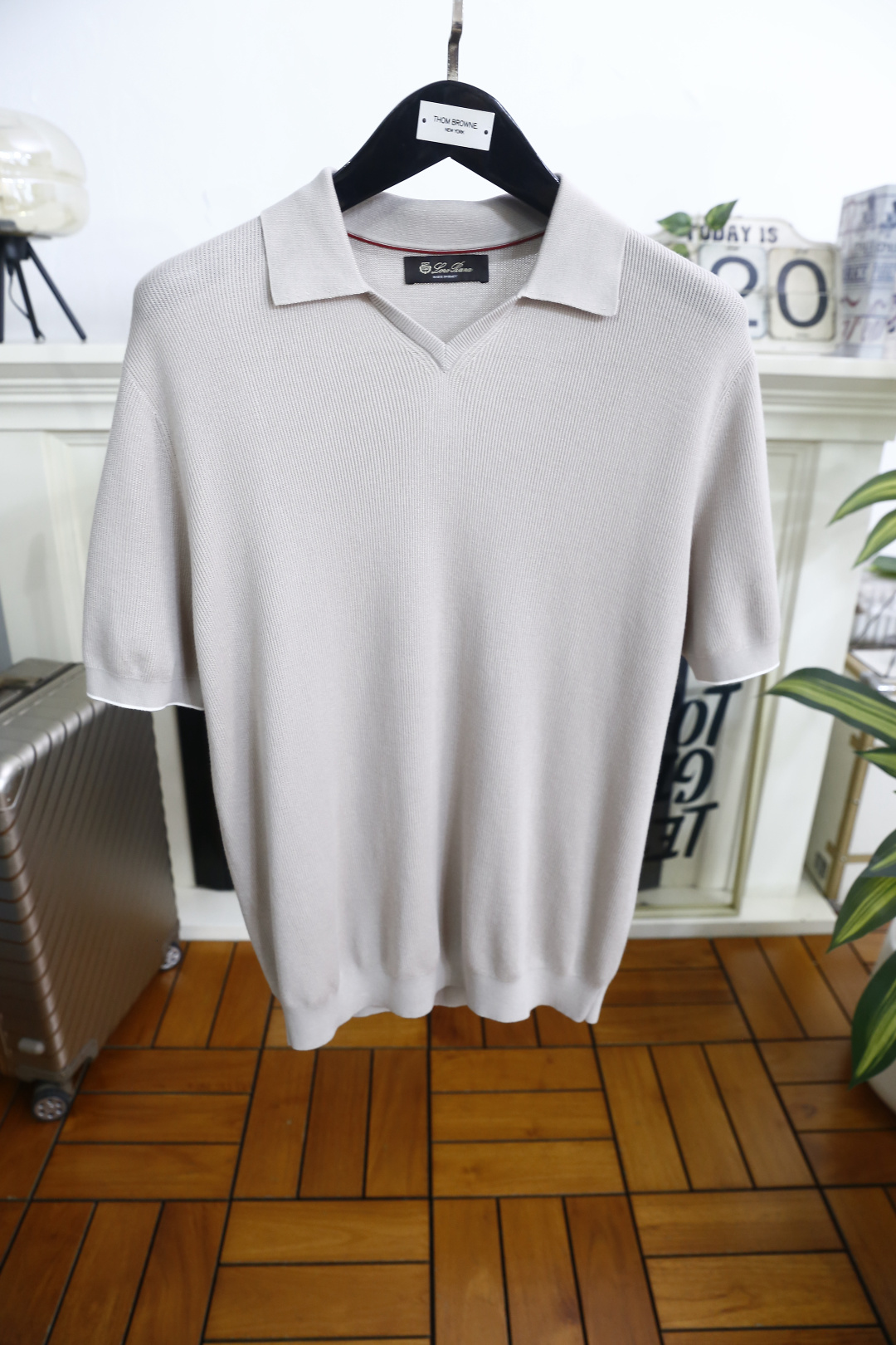 🔥Loro Piana.2026夏季新款🆕时尚男士短袖PoLo衫，采用经典翻领搭配V型开领设计，领口内侧