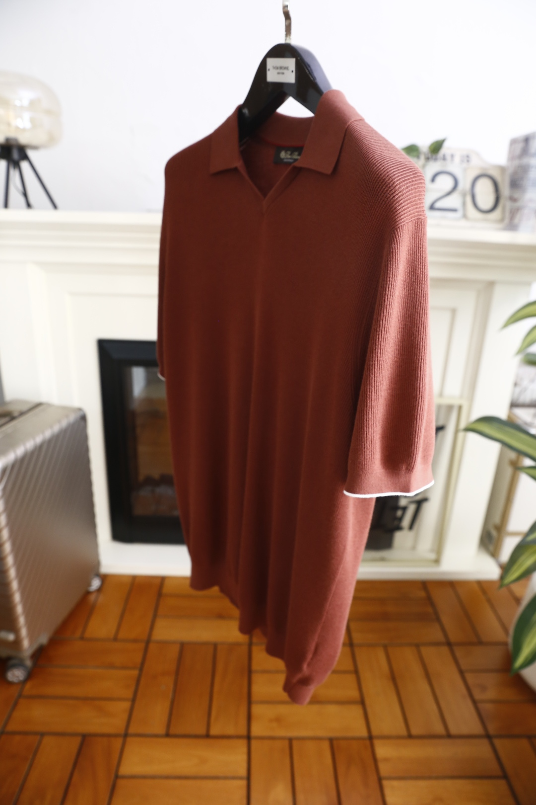 🔥Loro Piana.2026夏季新款🆕时尚男士短袖PoLo衫，采用经典翻领搭配V型开领设计，领口内侧