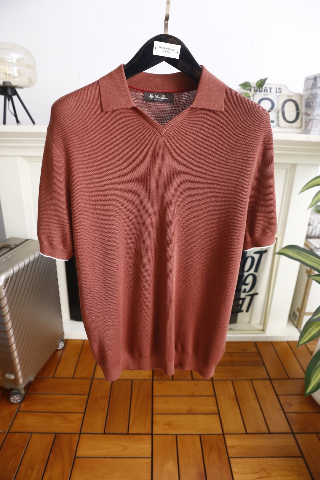 🔥Loro Piana.2026夏季新款🆕时尚男士短袖PoLo衫，采用经典翻领搭配V型开领设计，领口内侧