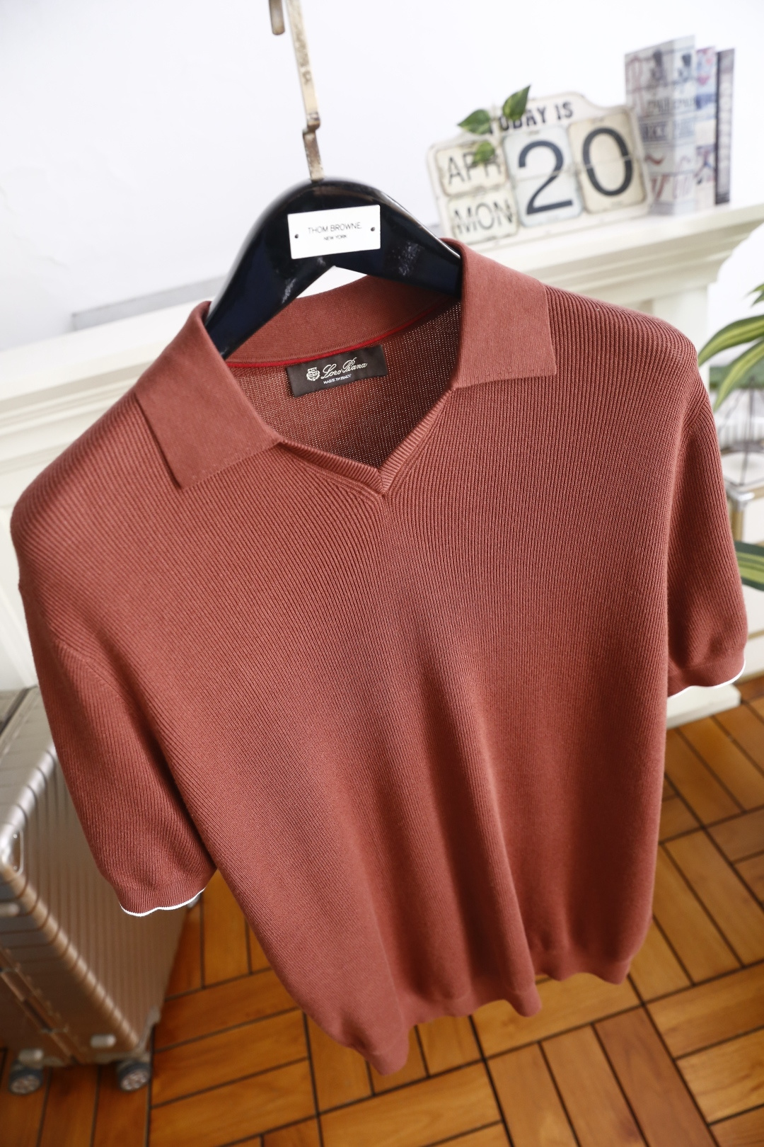 🔥Loro Piana.2026夏季新款🆕时尚男士短袖PoLo衫，采用经典翻领搭配V型开领设计，领口内侧