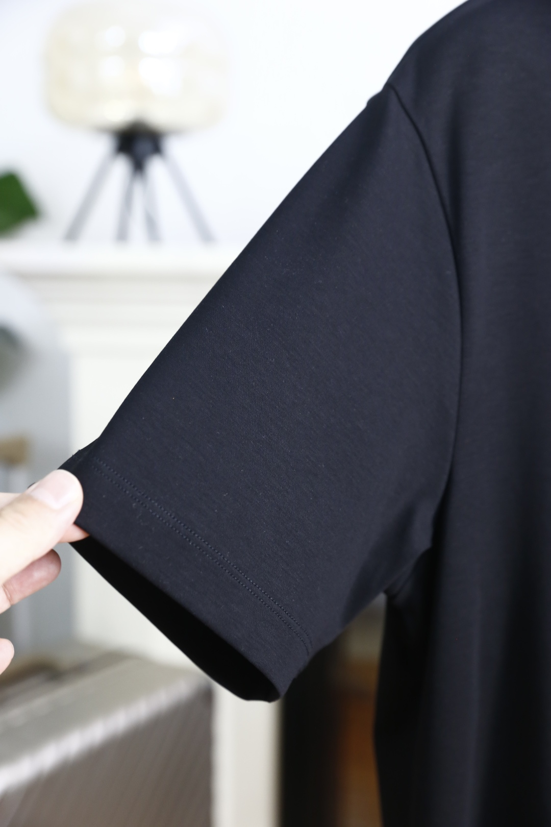 🔥爱马仕.26夏季新品！时尚男士宽松T恤为经典圆领短袖版型，剪裁利落合身，线条干净流畅，上身舒适又有型。