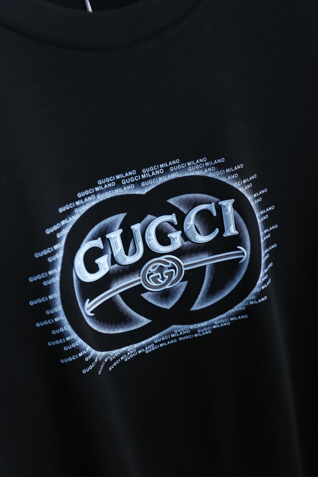 🔥Gu*ci/古驰.26夏季新品！时尚男士百搭短袖T恤，以极简圆领版型打造潮流休闲质感。胸前呈现品牌经典