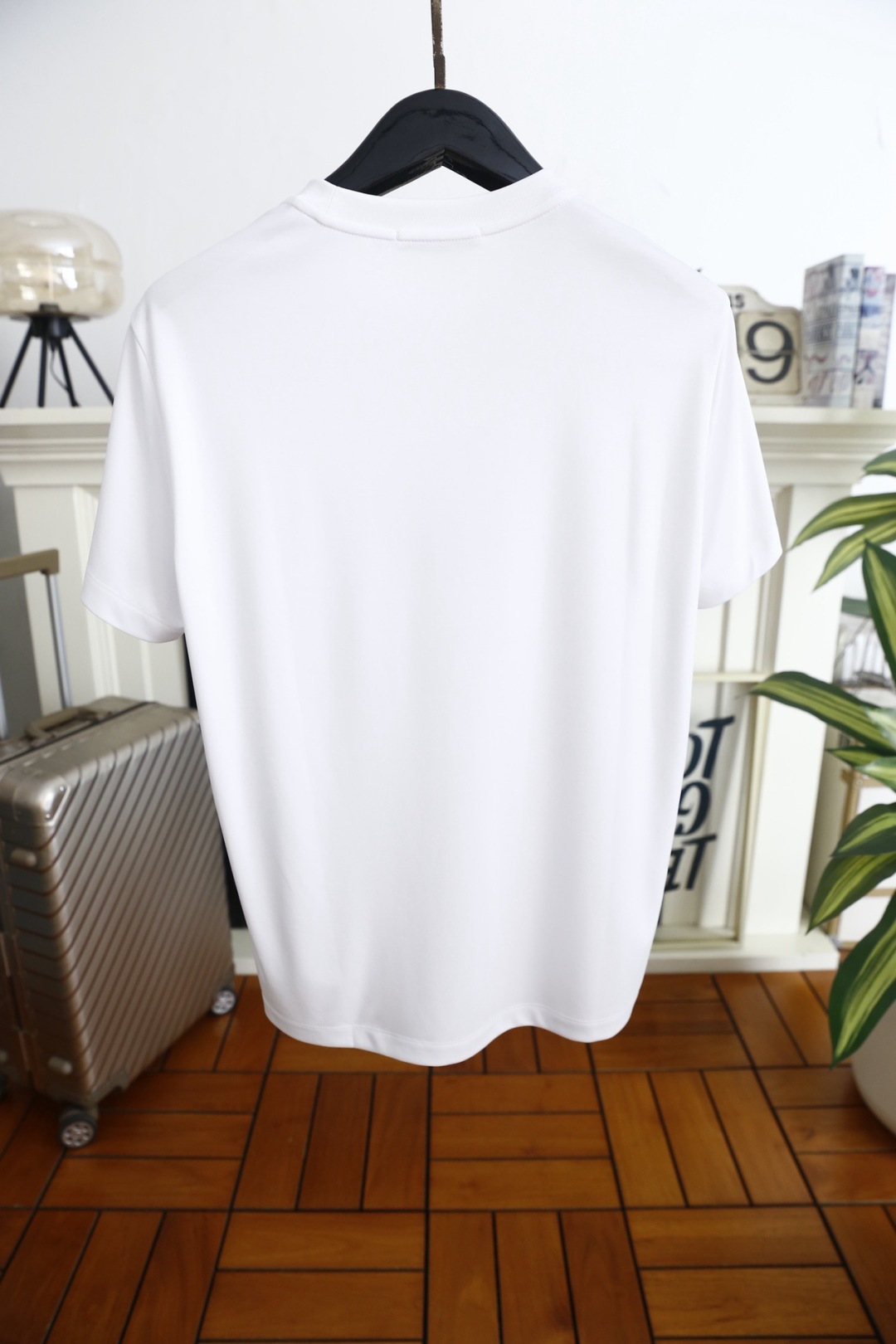 🔥Gu*ci/古驰.26夏季新品！时尚男士百搭短袖T恤，以极简圆领版型打造潮流休闲质感。胸前呈现品牌经典