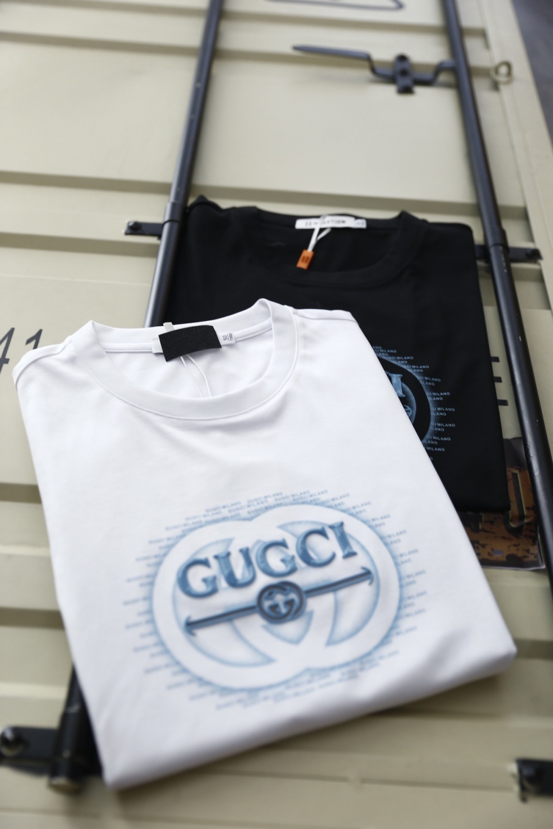 🔥Gu*ci/古驰.26夏季新品！时尚男士百搭短袖T恤，以极简圆领版型打造潮流休闲质感。胸前呈现品牌经典