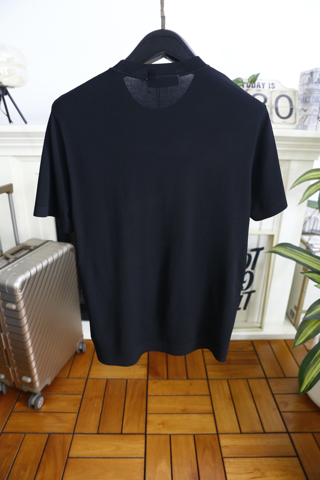 🔥迪奥.26夏季新品！时尚男士百搭T恤采用经典圆领设计，版型简约利落，适配多种身形。胸前满印小熊图案搭配