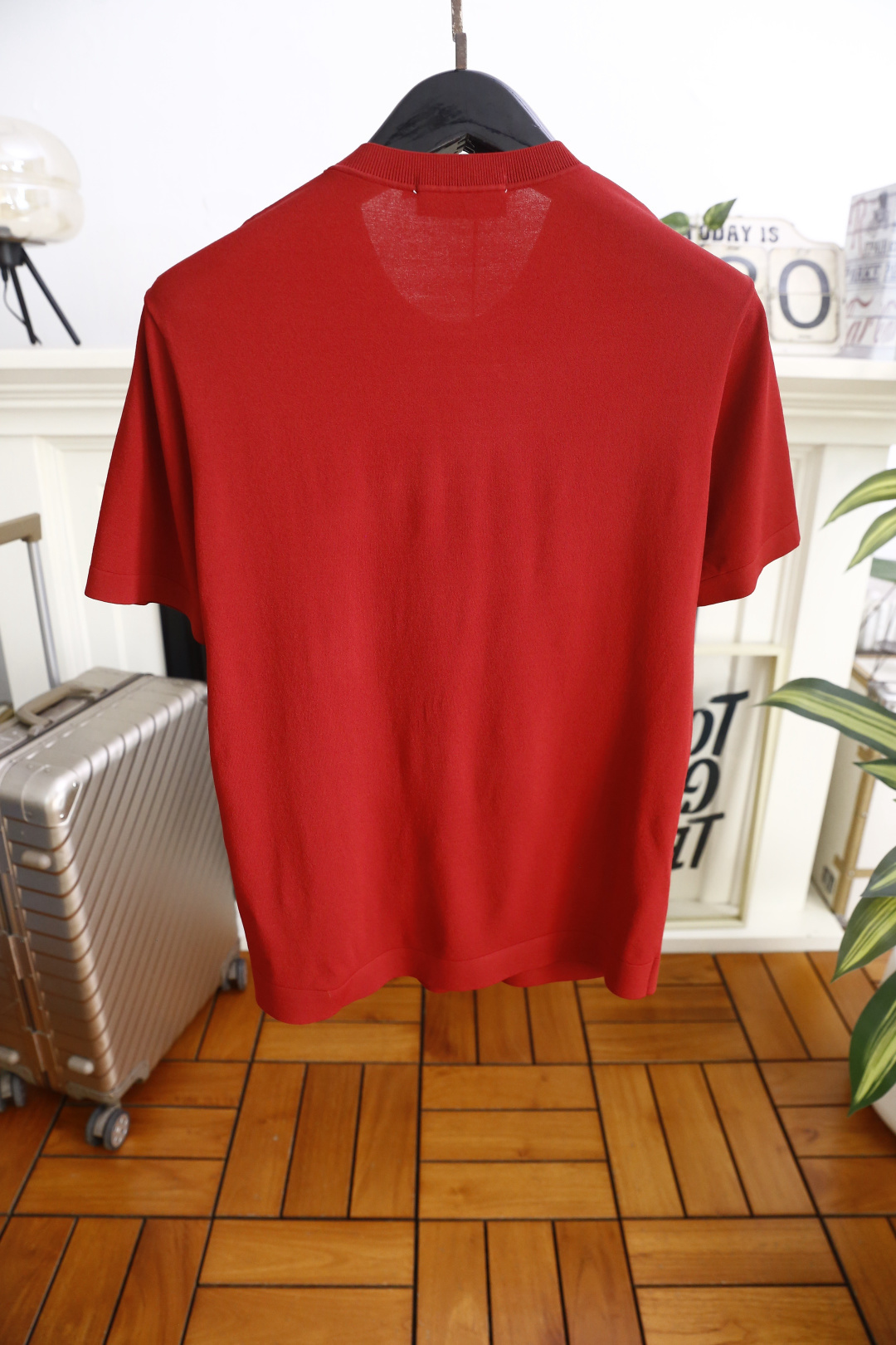 🔥迪奥.26夏季新品！时尚男士百搭T恤采用经典圆领设计，版型简约利落，适配多种身形。胸前满印小熊图案搭配