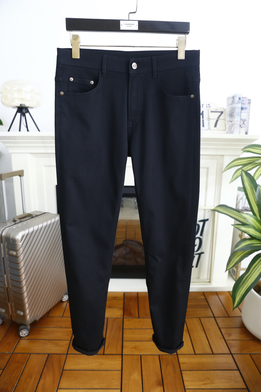 🔥POLO.26夏季新品男士黑色休闲裤，采用纯黑简约版型，利落修身不紧绷，适配通勤与休闲多元场景。后腰饰