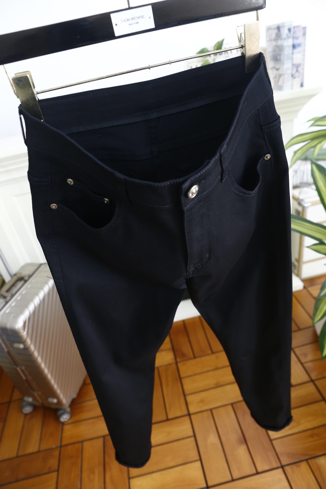 🔥POLO.26夏季新品男士黑色休闲裤，采用纯黑简约版型，利落修身不紧绷，适配通勤与休闲多元场景。后腰饰