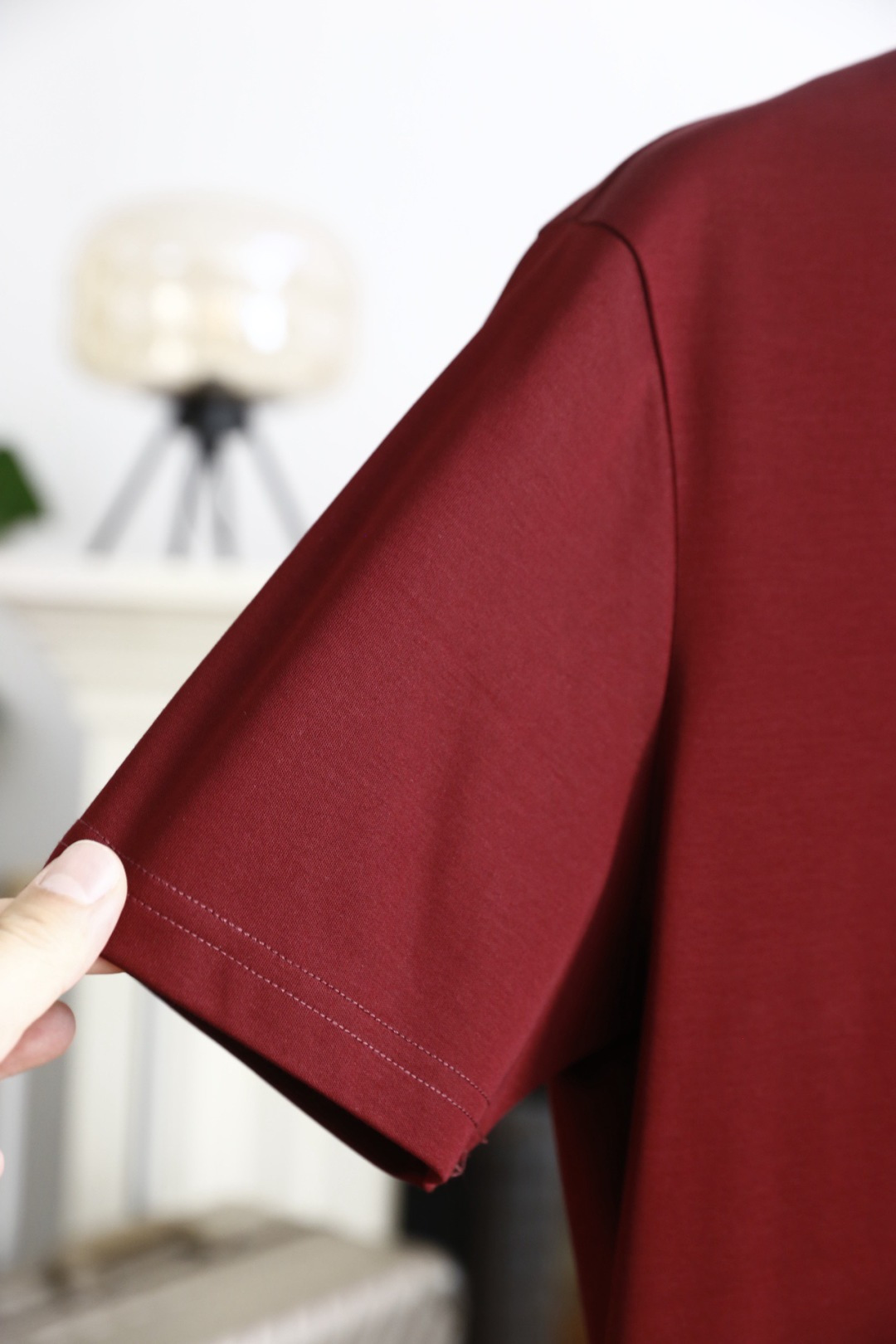 🔥Pr*da/普拉达.2026春夏新品🆕时尚男士百搭短袖以极简利落的剪裁为核心，胸前点缀标志性三角徽标，