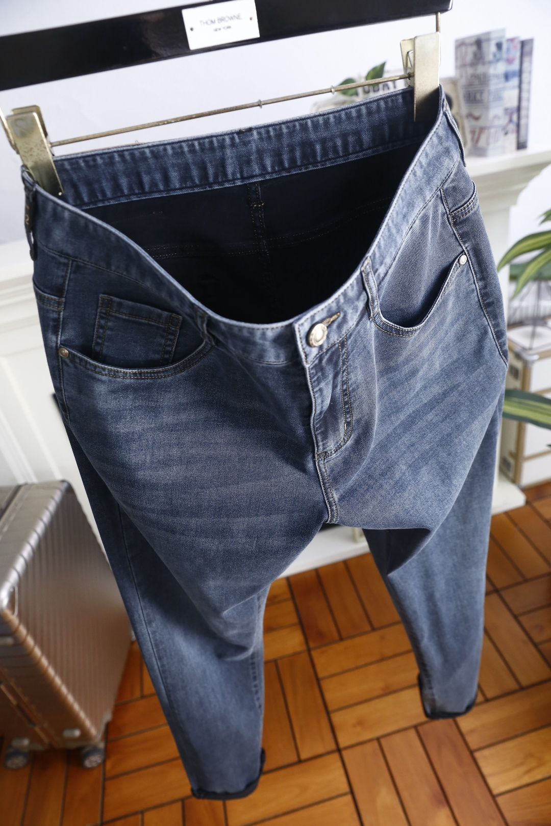 🔥蒙口.26夏季新品！时尚男士经典百搭牛仔裤，利落线条勾勒出利落修身的廓形，修饰腿部线条的同时兼顾自在活