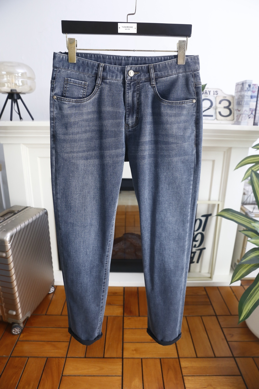 🔥蒙口.26夏季新品！时尚男士经典百搭牛仔裤，利落线条勾勒出利落修身的廓形，修饰腿部线条的同时兼顾自在活