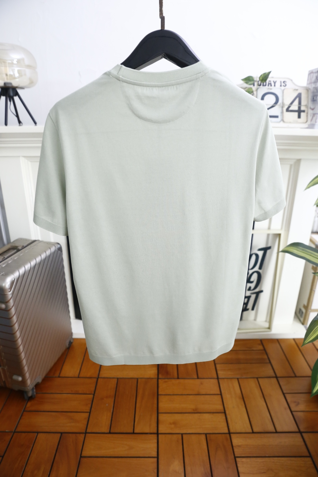 🔥BC.26夏季新品！时尚男士极简风基础T恤，采用利落剪裁打造出松弛而不拖沓的廓形。左胸的精致刺绣标识低