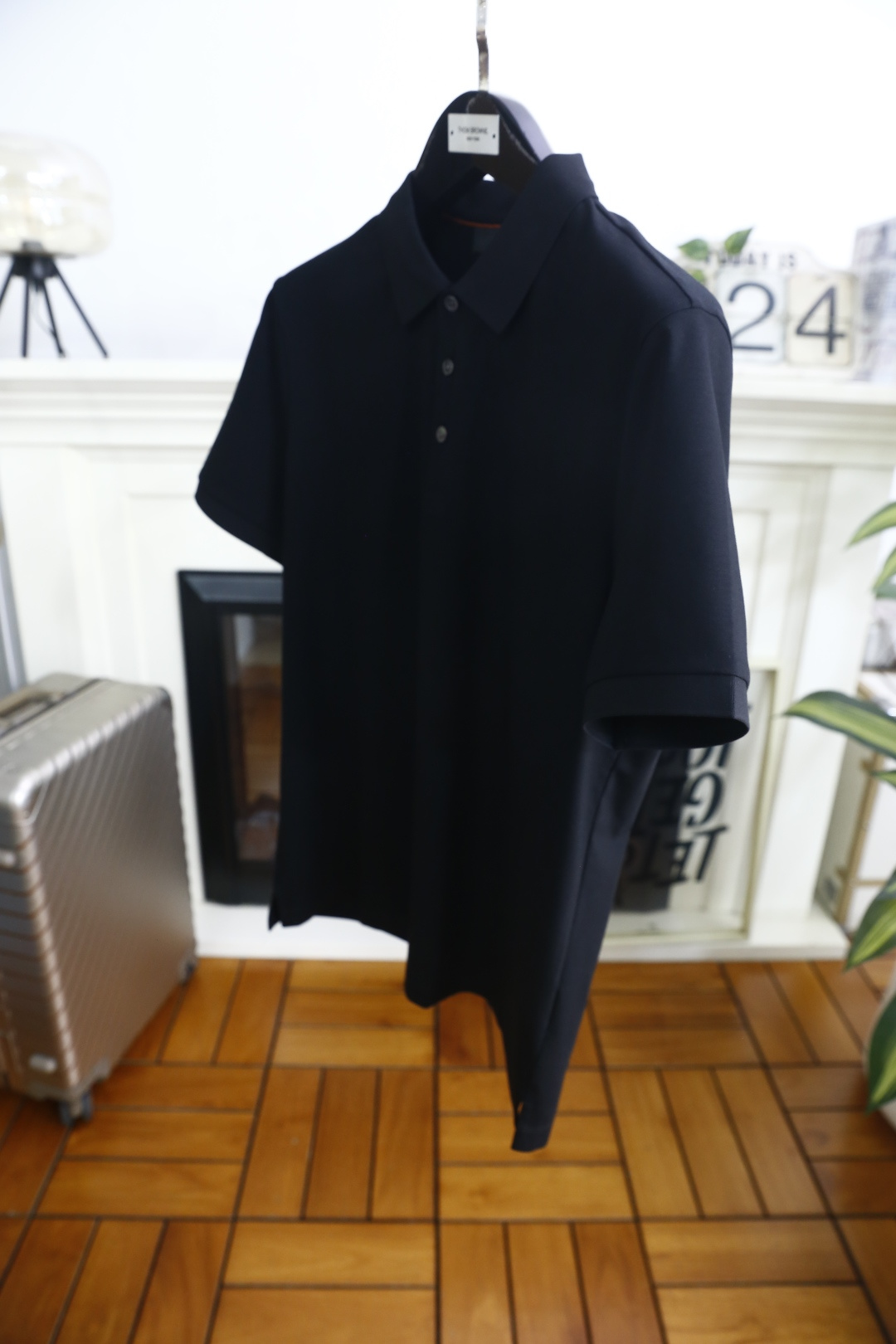 🔥Loro Piana.26夏季新品！时尚男士百搭利落挺括的版型打造出利落有型的轮廓，经典翻领搭配门襟排