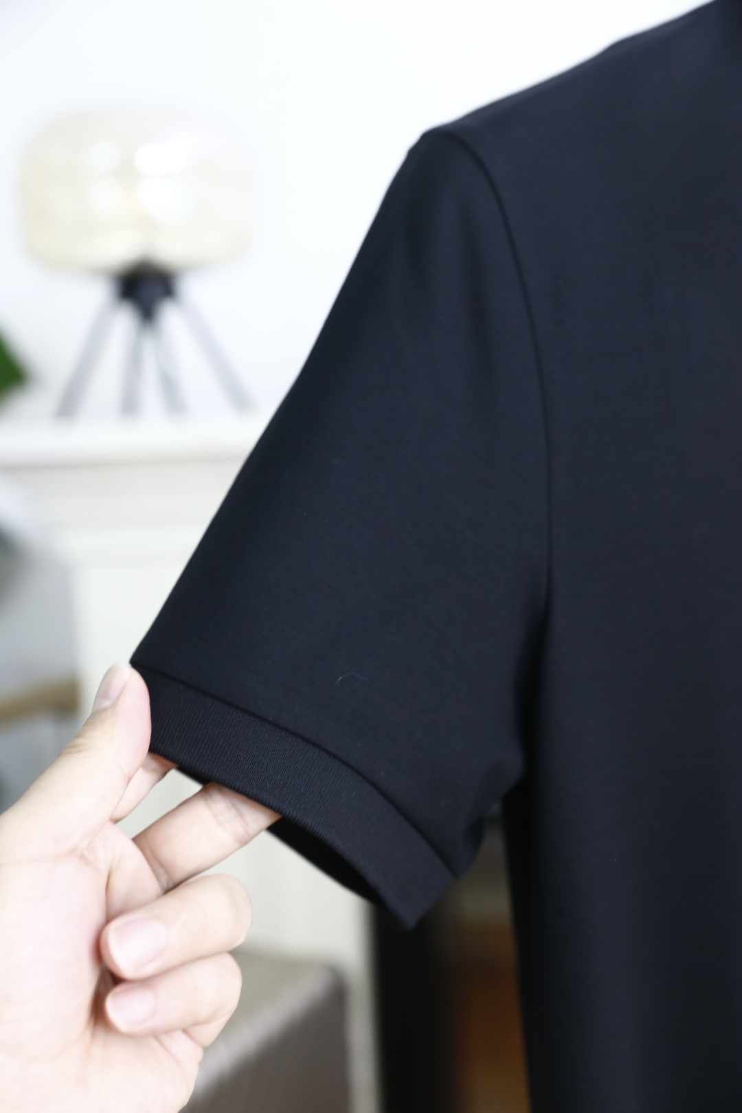 🔥Loro Piana.26夏季新品！时尚男士百搭利落挺括的版型打造出利落有型的轮廓，经典翻领搭配门襟排